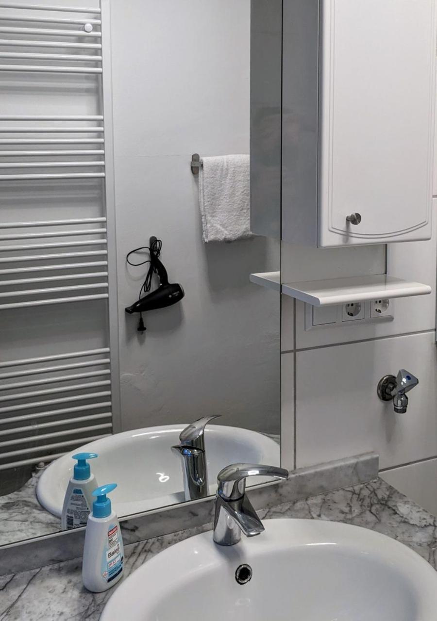 65Qm Altbaucharme Mit Zwei Balkonen Apartment Karlsruhe Exterior photo